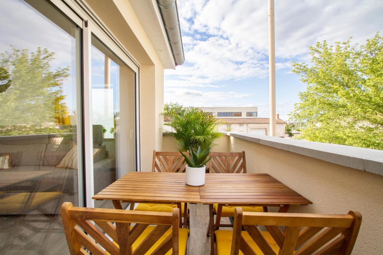 Soleil D'Ete: Balcony Retreat with Netflix & Free Parking Apartment Chalons-en-Champagne Exterior photo